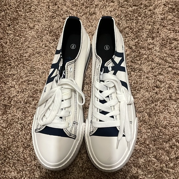 MLB New York Yankees Keds Women Size 9 - Picture 2 of 2